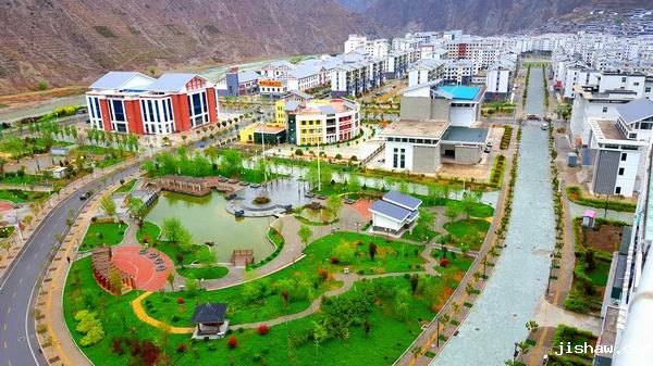 4 美丽的峰迭新区.jpg 4 美丽的峰迭新区.jpg